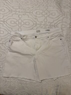 Wonderly White Mid-Rise Denim Shorts